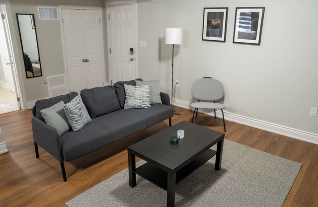 Studio Apartment A | Full Kitchen | Cozy & Modern