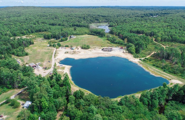 Studio Apt Pawtuckaway River w/ Man made pond 20 mins to Seacoast Pets Welcome