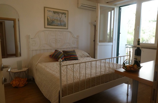 Studio flat with balcony and sea view Tučepi, Makarska (AS-6901-c)