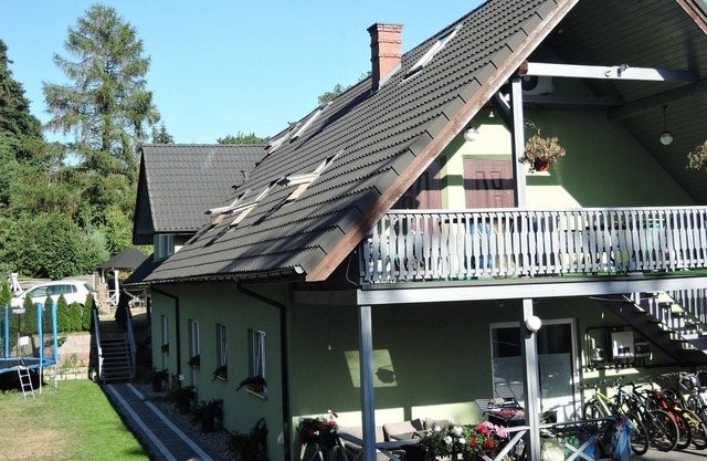 Studio with a pool and a large balcony not far from the sea and lake, WIselka