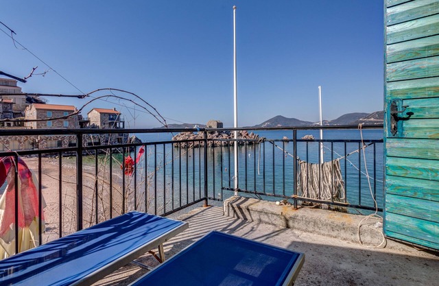 Stunning 2BR Apartment 3 Seconds from the Beach