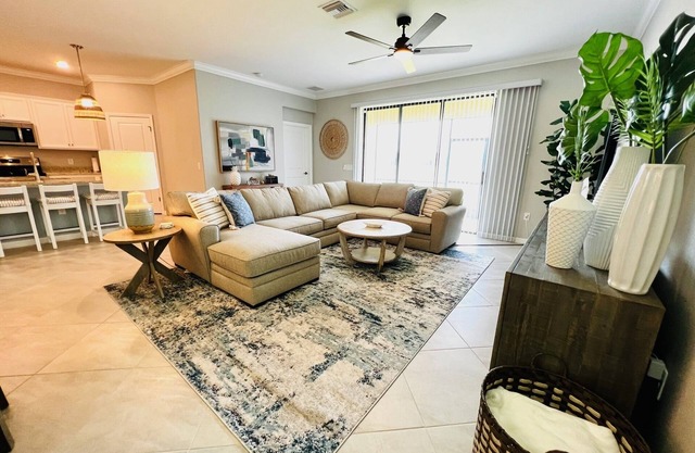 Stunning 3bed-3bath oasis w/lake view