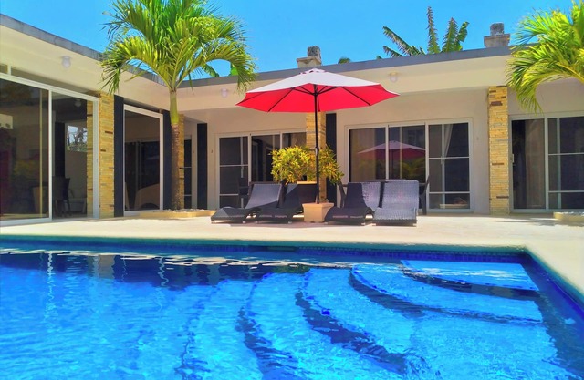 Stunning Beachside Villa with 6 BR & Pool. Perfect for groups. Just enjoy it!