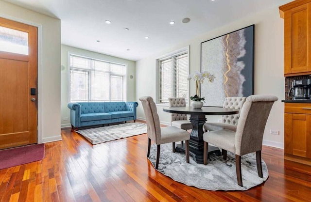 Stunning Duplex-4BD/3BA *Prime Location* Sleeps 12