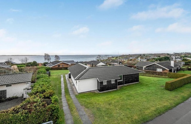 Stunning Home In Faaborg With Kitchen