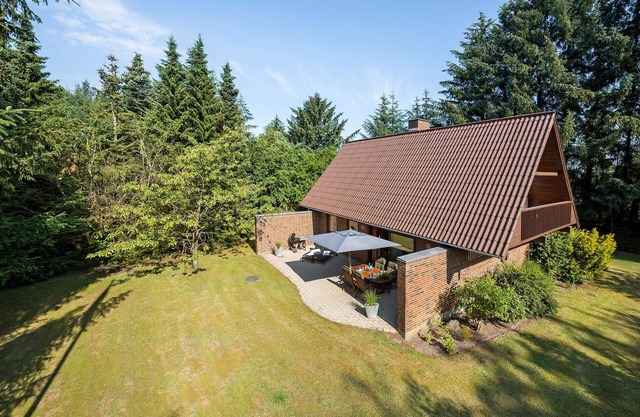 Stunning home in Højslev with WiFi