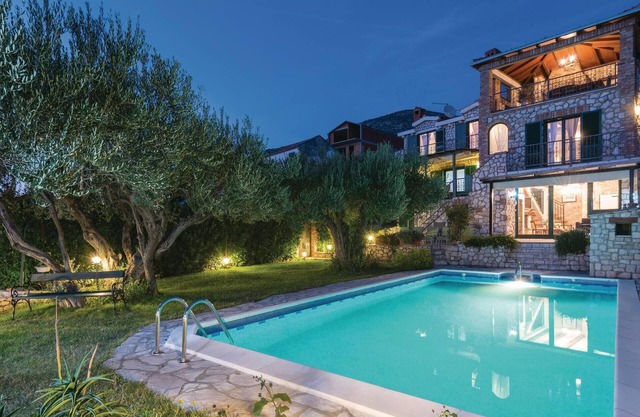 Stunning home in Klek with jacuzzi