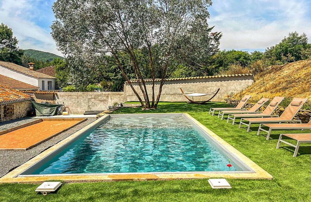 Stunning home in Pardailhan