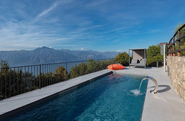 Stunning Lake & Mountain View, private heated salt pool, BBQ,garden,garage,fence