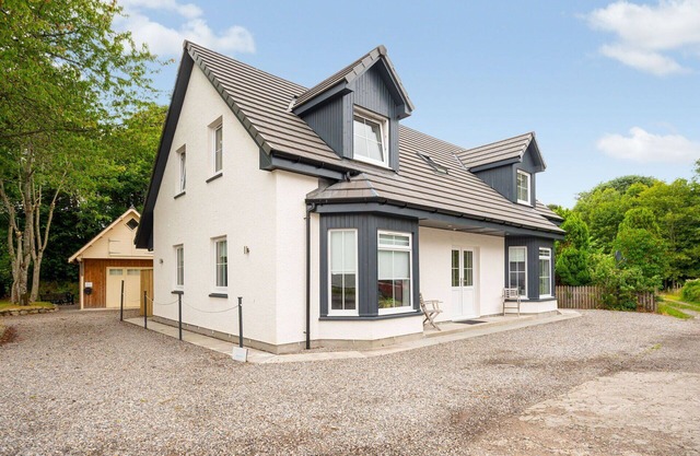 Stunning private villa for 8 guests with WIFI, TV, patio and pets allowed