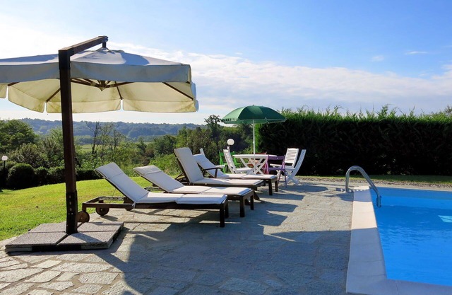 Stunning private villa for 10 people with private pool, WIFI, TV, terrace and pets allowed