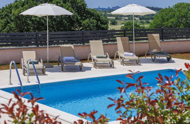 Stunning private villa for 5 guests with A/C, WIFI, private pool, TV, terrace and panoramic view