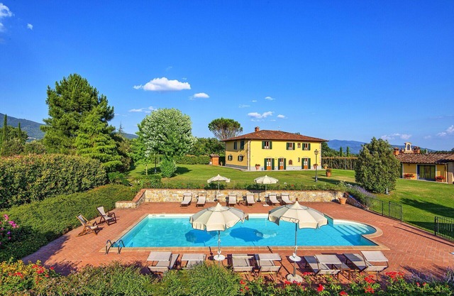 Stunning private villa with WIFI, private pool, TV, patio, pets allowed and panoramic view