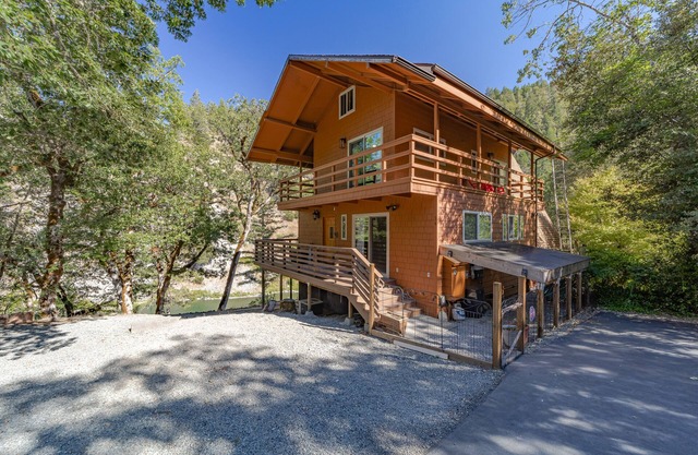 Stunning riverfront gem w/wraparound deck, beach access & game room