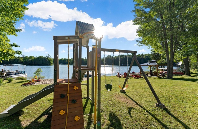 Stunning sunsets and family fun all year long/New Hot Tub & 200mbps Internet