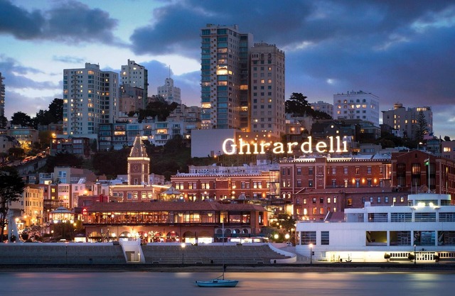 STUNNING WATERFRONT BAYHOUSE 15 MIN TO GG BRIDGE AND 45 MINUTES TO NAPA