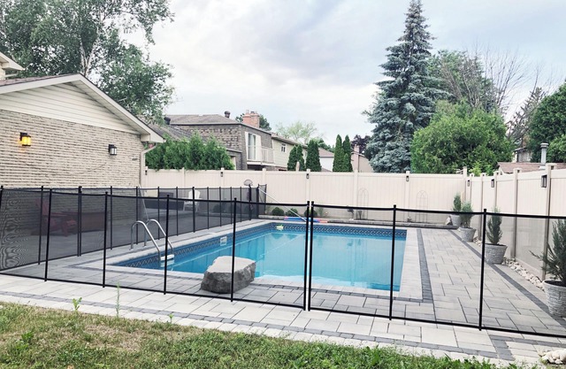 Stylish 2bed, 2bth Apt. Close to Malls & 25 Mins to Toronto