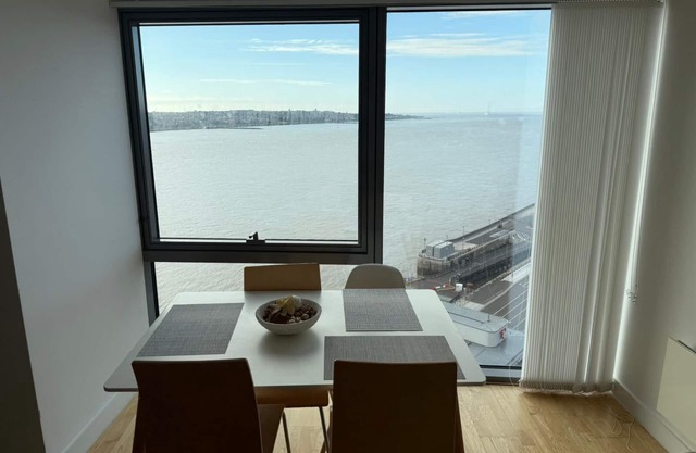 Stylish 2BR by princess docks & close to Liverpool City centre