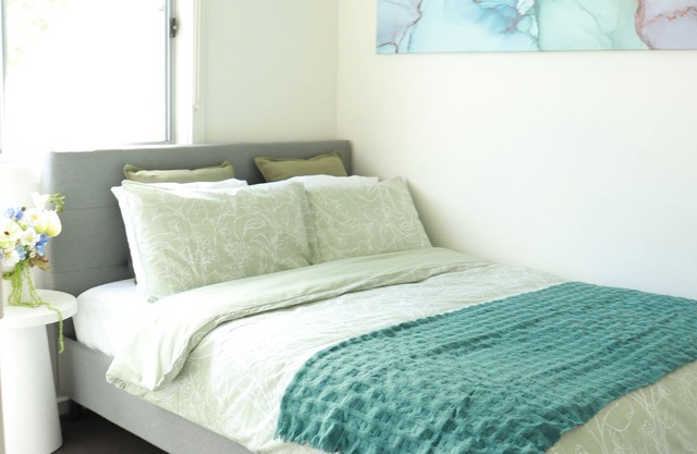 Stylish 2BR Holiday Apartment in Findonn8min to the AirPort, 1min walk to shops.