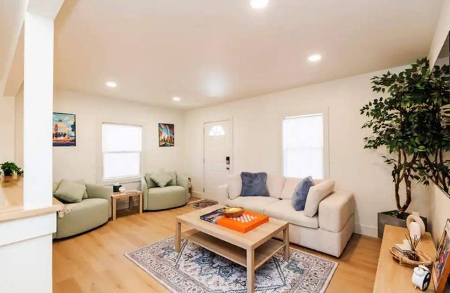 Stylish 4 Bedroom Family Home Long stays welcome