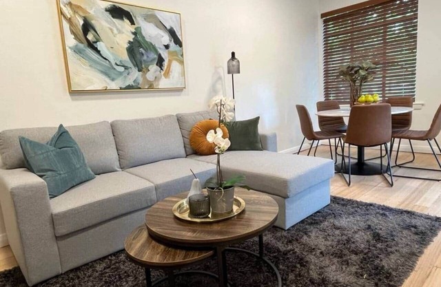 Stylish Art Deco on the Park