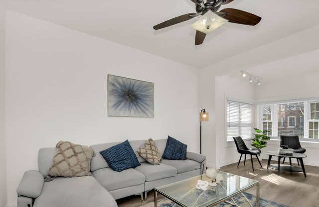 Stylish & Comfy Stay Close to Downtown