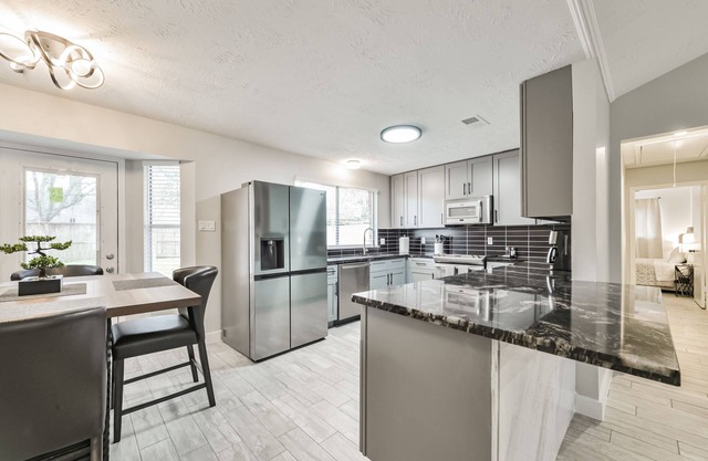 Stylish entire home in Katy