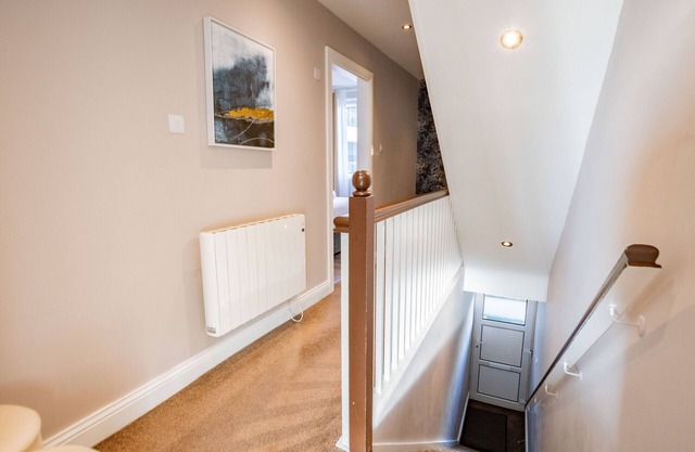 Stylish Harbour View Apartment in a Private Building. Family Friendly