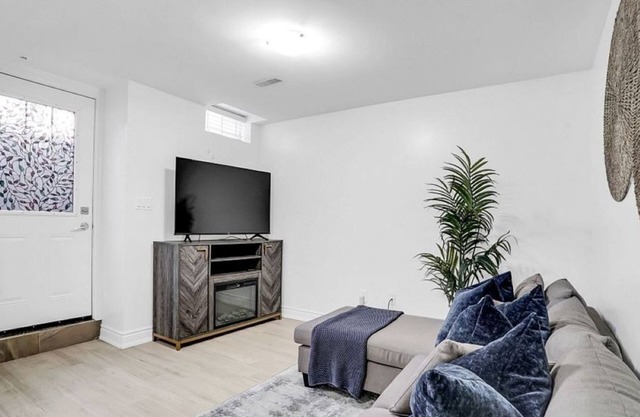 Stylish Modern 2-bedroom Suite