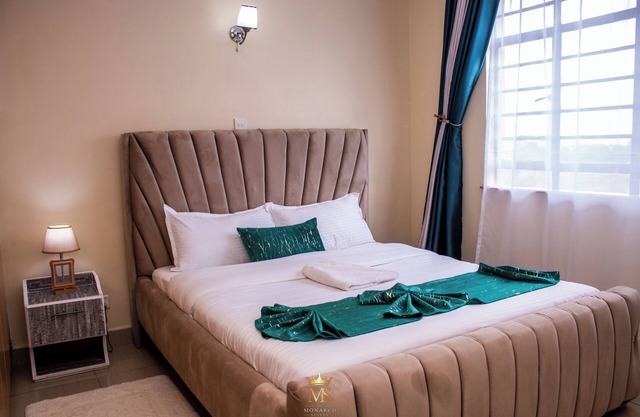 Stylish Modern Suite- Netflix +Balcony: The Monarch