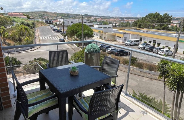 Stylish & Spacious Apartment with Balcony