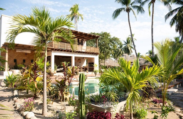 Stylish Surf House w/pool - unbeatable location, right in front of the wave!