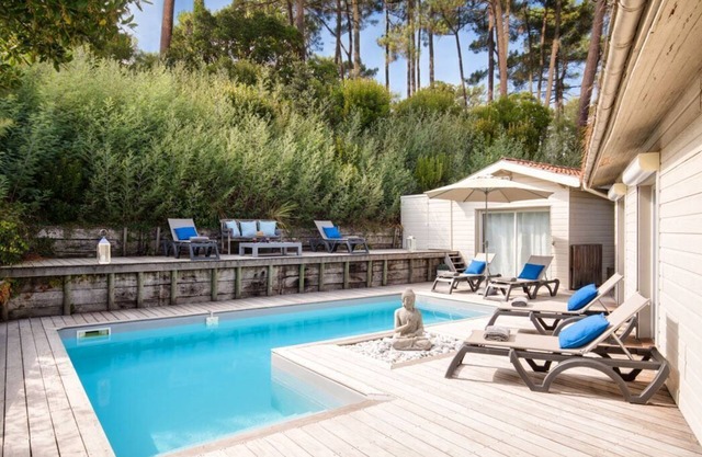 stylish villa with beautiful sea view and heated pool (May to Sept)