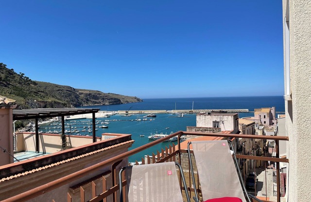 SUITE DE LA SICILIENNE - with terrace, 2 kitchens and 2 bathrooms. Sea view. Downtown