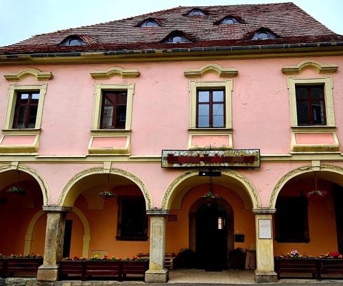 SUKIENNICE MIĘDZYLESIE