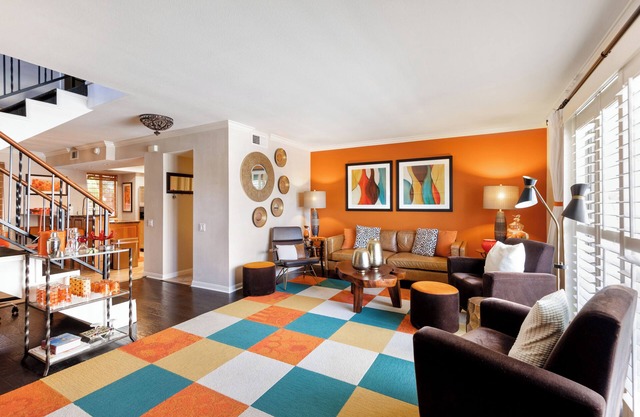 Sunkist at 411 | Walking Distance to Downtown PS!