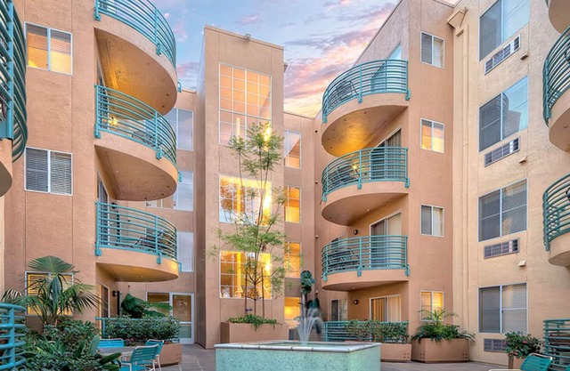 Sunny and Warm in WorldMark Mission Valley San Diego! Close to everything!n