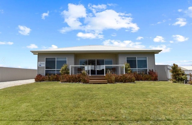 Sunnysands Beach House - 4 bedrooms to relax, connect, and breathe