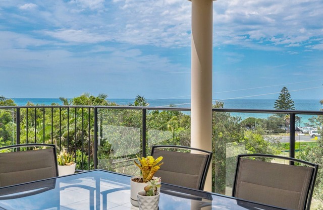 Sunrise on Shelly - Beautiful spacious pet friendly home next to the ocean with amazing views