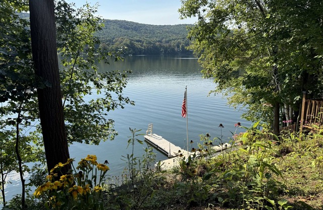 Sunset Waters -Goodyear Lake - hot tub, swimming ,fishing. paddle sports