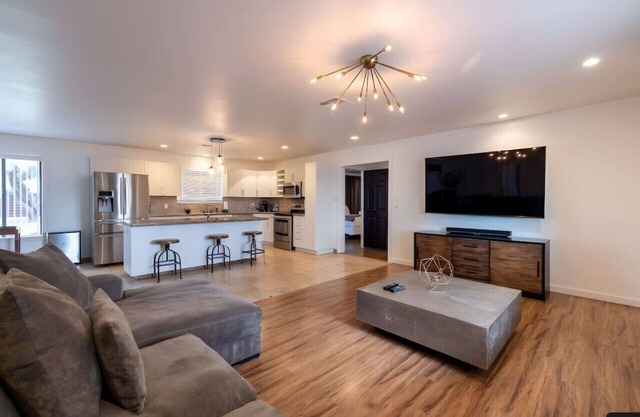 Sunshine on Sells | Pool & BBQ Grill