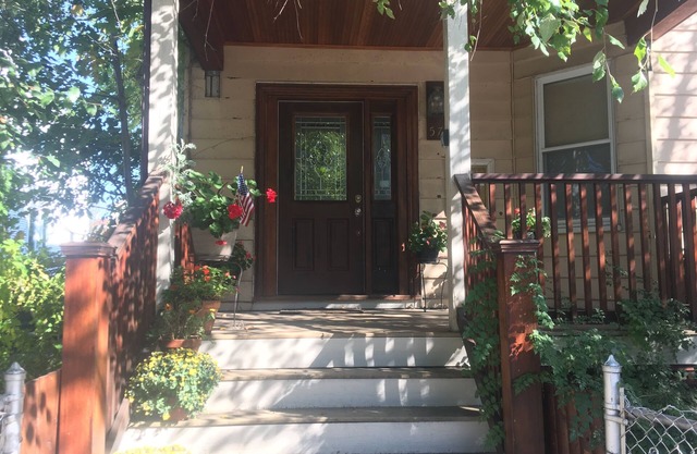 Super Location Boston 3 1/2,bd. Apt. Driveway Parking