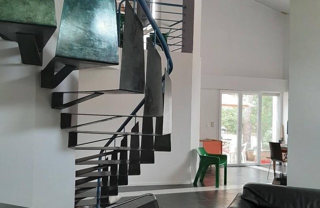 Superb architect designed villa 230m2 with air conditioning in fenced wooded park