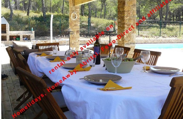 Superb Villa 8-10 persons with private pool, near beach