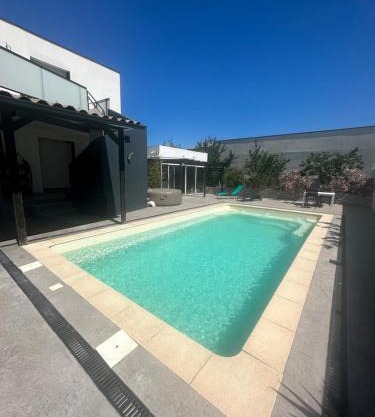 Superbe appartement dans villa avec piscine