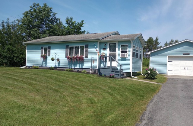 Surrounded by 12 inland lakes and only 7.5 miles from the St Lawrence river!