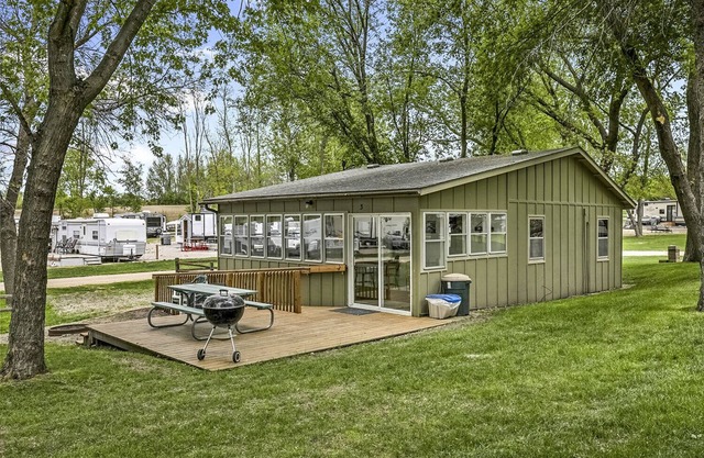 Swan Lake Resort & Campground - Lakeside Cabin #3