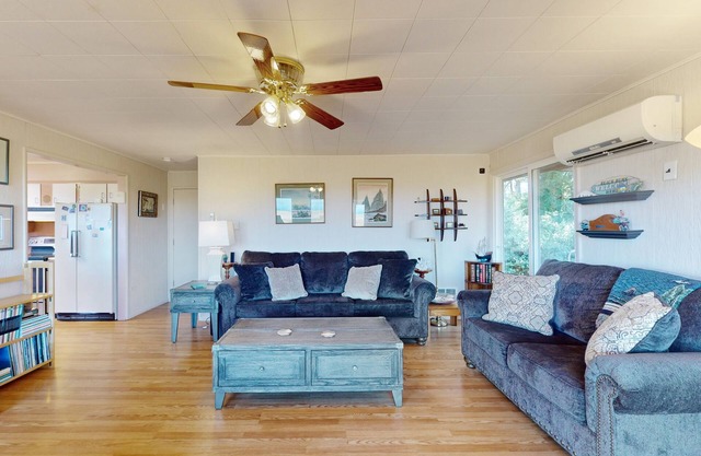 Sweet cabin with large deck, free WiFi, near 2 state parks - great surf