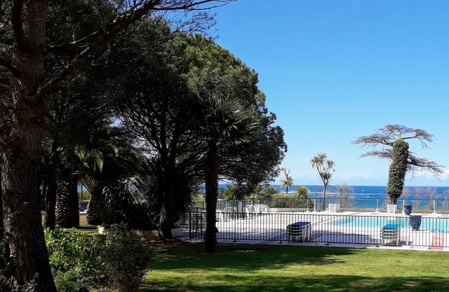 T beautiful app-corniche Basque, 300 m'Ocean, equipment. complete, Urrugne, Hendaye