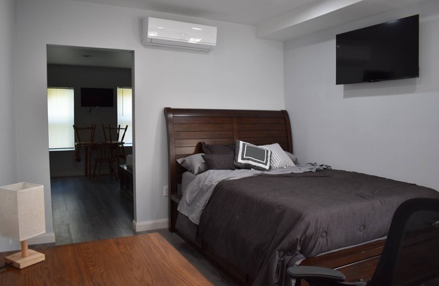 Tannersville Village on SawMill Creek Room #2- 2 Queen